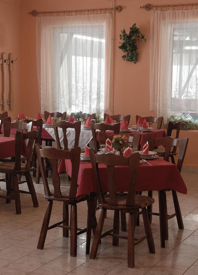 Centrum Etterem Es Panzio Guest house
